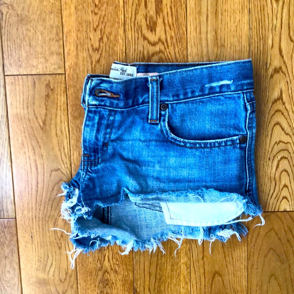 Short frayed Jean shorts